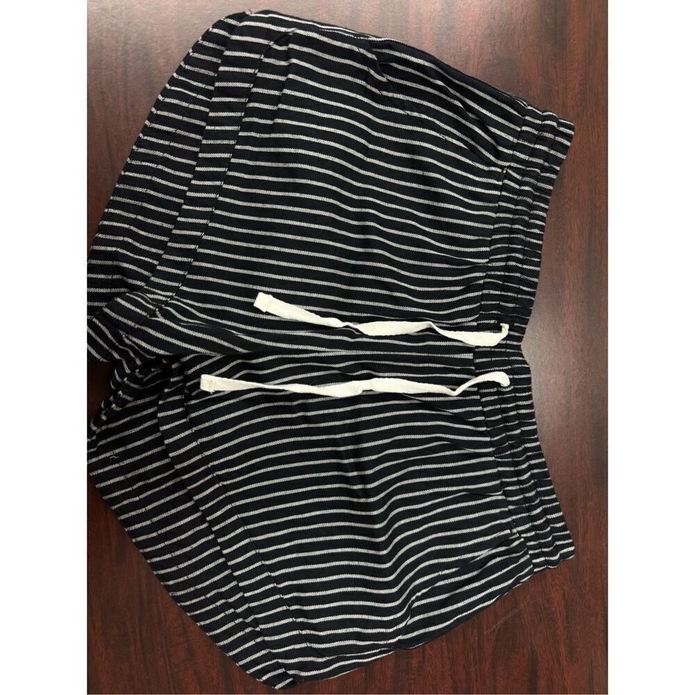 Billabong Stripe Black Shorts with Pocket Size Small